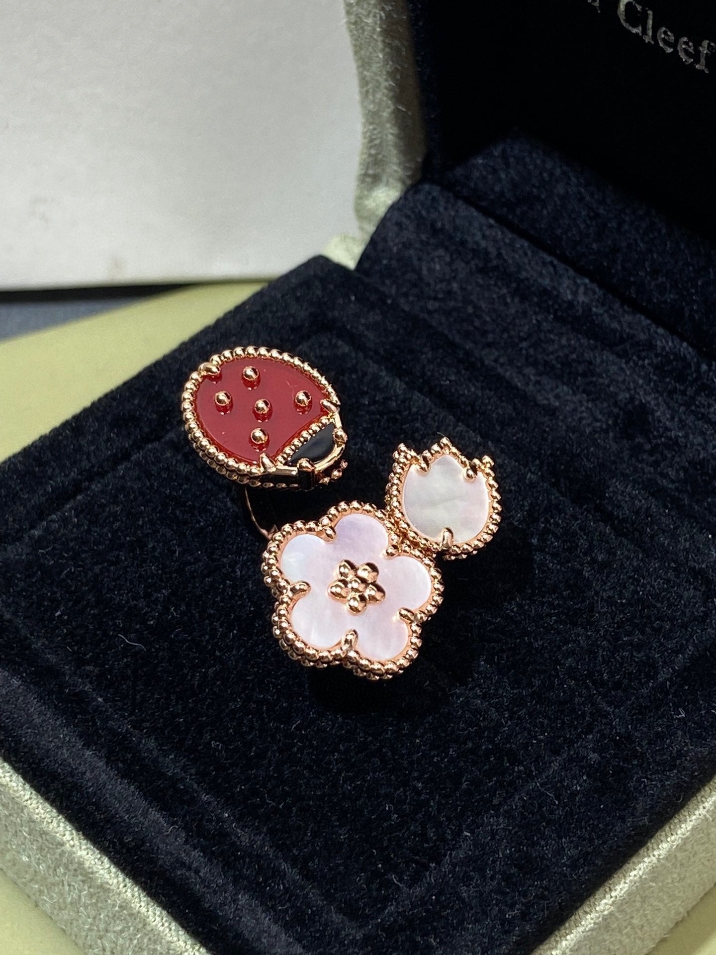 Mysitc LUCKY 3 MOTIF ROSE GOLD RING