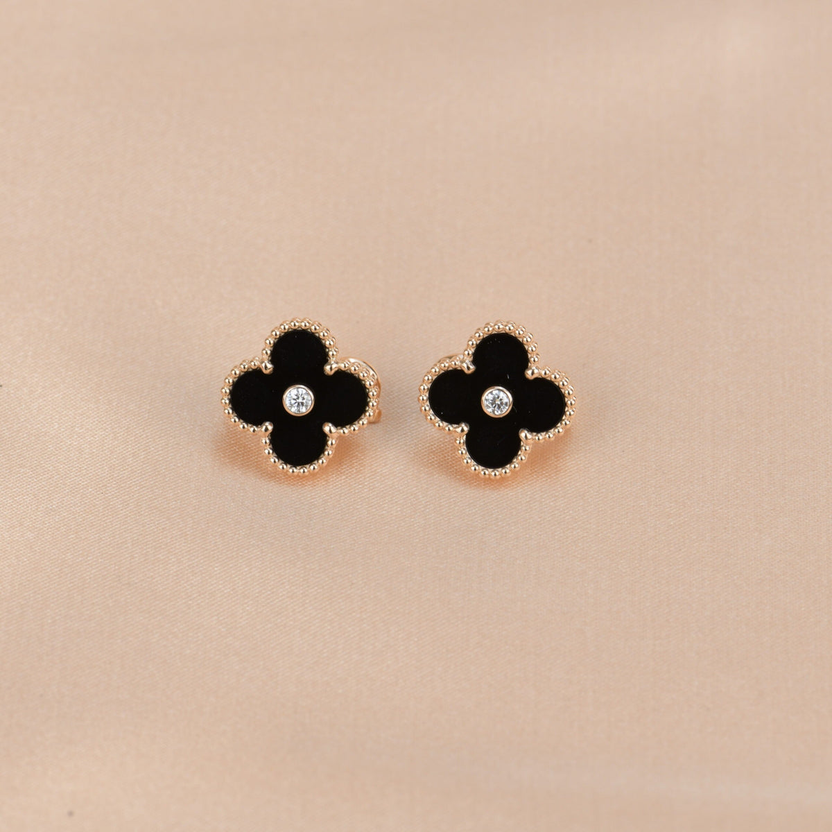 Mysitc CLOVER MEDIUM 1 MOTIFS ONYX DIAMOND EARRINGS