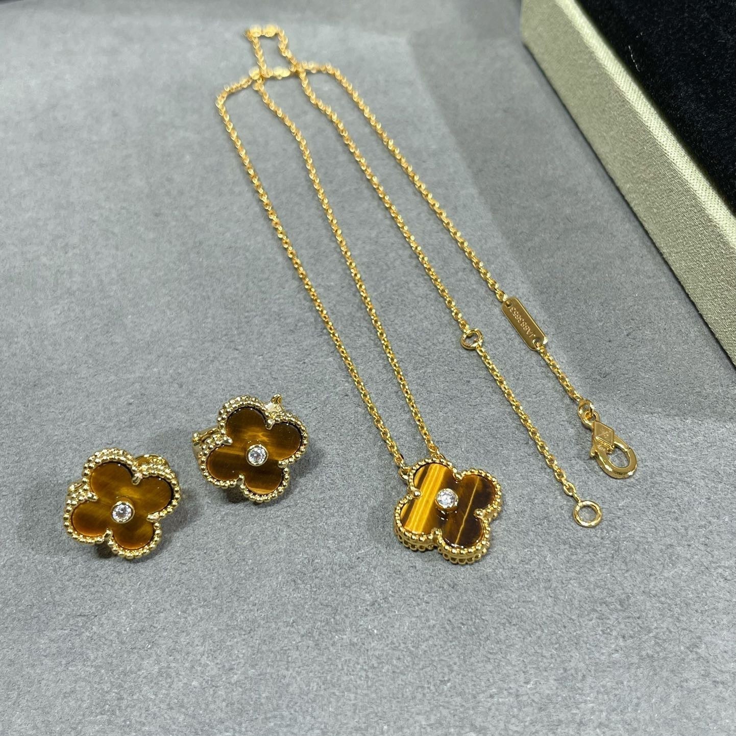Mysitc CLOVER 15MM DIAMOND AND YELLOW TIGER'S EYE AGATE necklace
