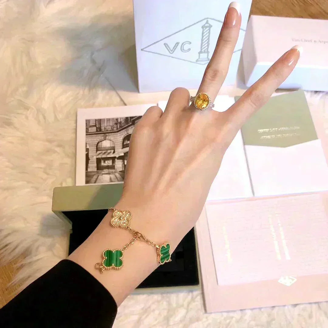[Mystic] CLOVER 5 MOTIF MALACHITE BRACELET COLLECTION