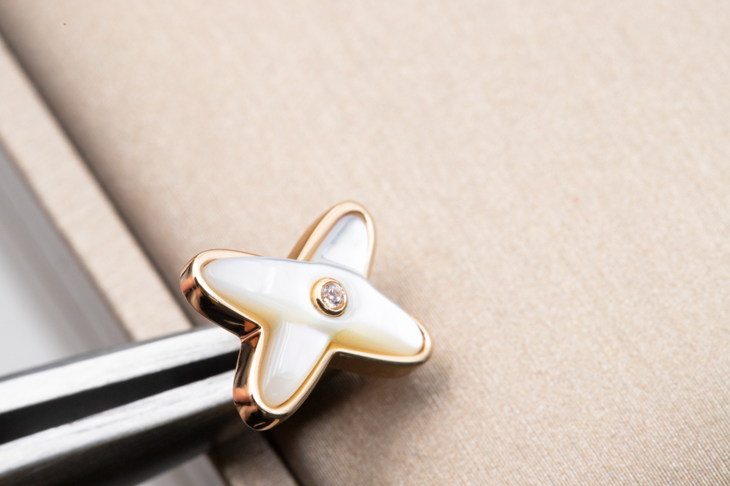 [Mystic]JEUX DE WHITE MOP ROSE GOLD DIAMOND EARRINGS