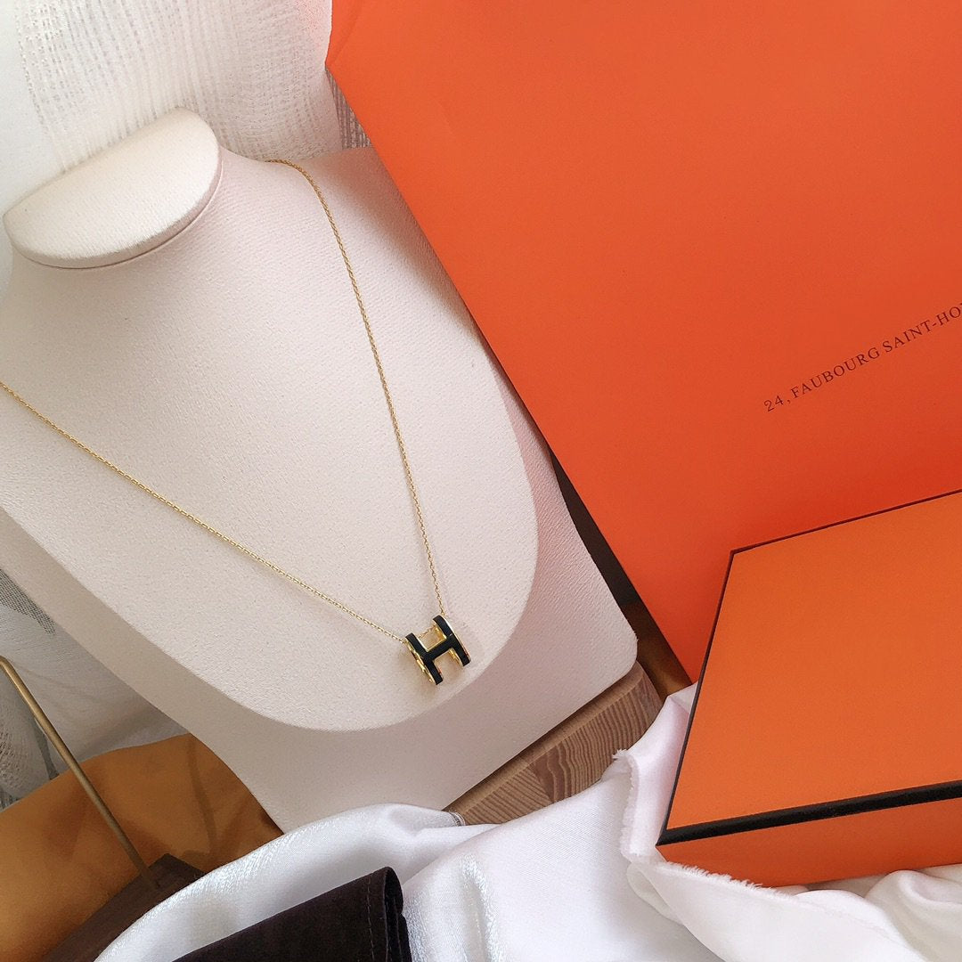 [Mystic]HM CLIC BLACK ENAMEL GOLD NECKLACE