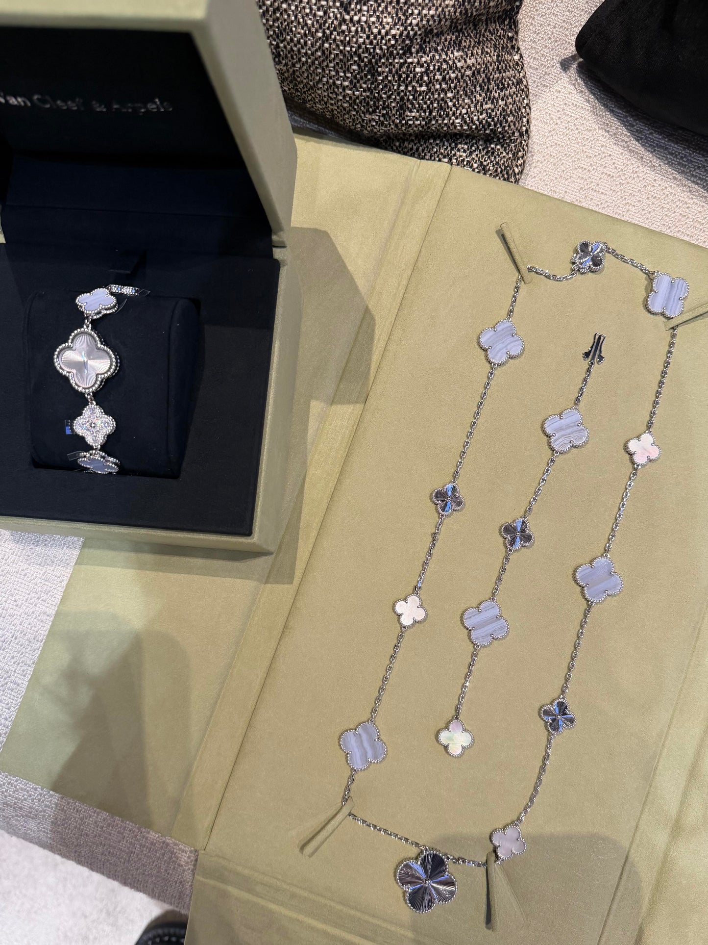 [Mystic] 25 NEW CLOVER 15 MOTIFS PURPLE CHALCEDONY